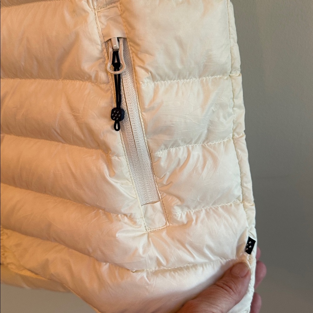 Mac in a Sac Packable Puffer Vest – Winter White, Size L (UK14/EUR42) - Picture 4 of 6